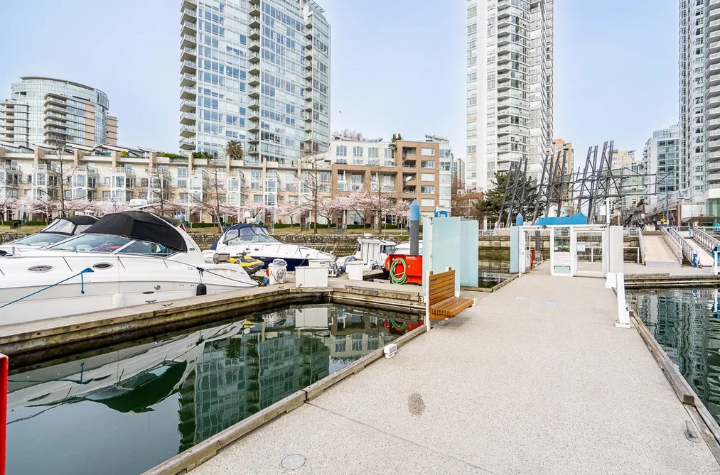 D7 1088 MARINASIDE CRESCENT, Vancouver BC V6Z 3C4, Vancouver BC — Residential for Sale - Photo 2
