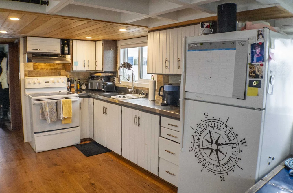 GNB21-415 W ESPLANADE AVENUE, North Vancouver BC V7M 1A4, North Vancouver BC — Residential for Sale - Photo 4