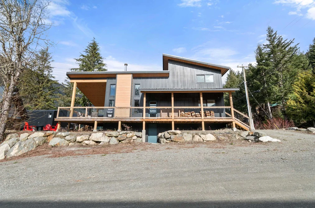 HG139-71498 Old Hope Princeton Highway, Hope, BC - House for Sale - Photo 3 of 40 HG139-71498 Old Hope Princeton Highway, Hope, BC - House for Sale - Photo 3 of 40