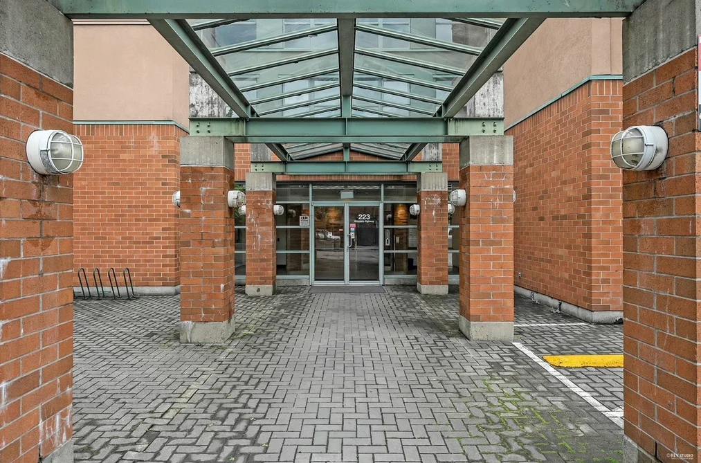 PH05 223 MOUNTAIN HIGHWAY, North Vancouver BC V7J 3V3, North Vancouver BC — Residential for Sale - Photo 2