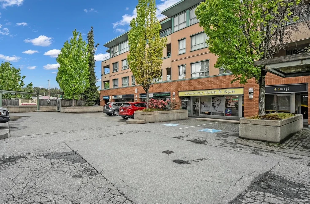PH05 223 MOUNTAIN HIGHWAY, North Vancouver BC V7J 3V3, North Vancouver BC — Residential for Sale - Photo 3