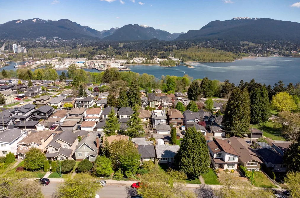 Street 4137 MCGILL STREET, Burnaby BC V5C 1M7, Burnaby BC — Residential for Sale - Photo 3