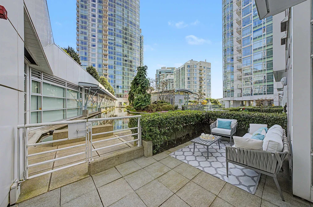 TH A 1199 MARINASIDE CRESCENT, Vancouver BC V6Z 2Y2, Vancouver BC — Residential for Sale - Photo 2
