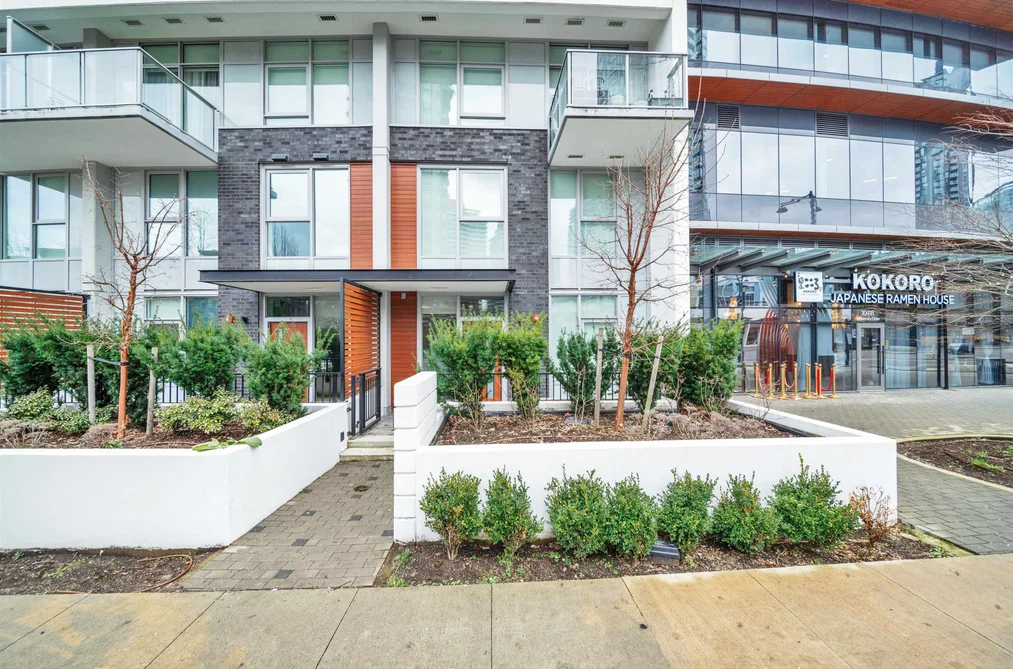TH1 10448 UNIVERSITY DRIVE, Surrey BC V3T 0S7, Surrey BC — Residential for Sale - Photo 2
