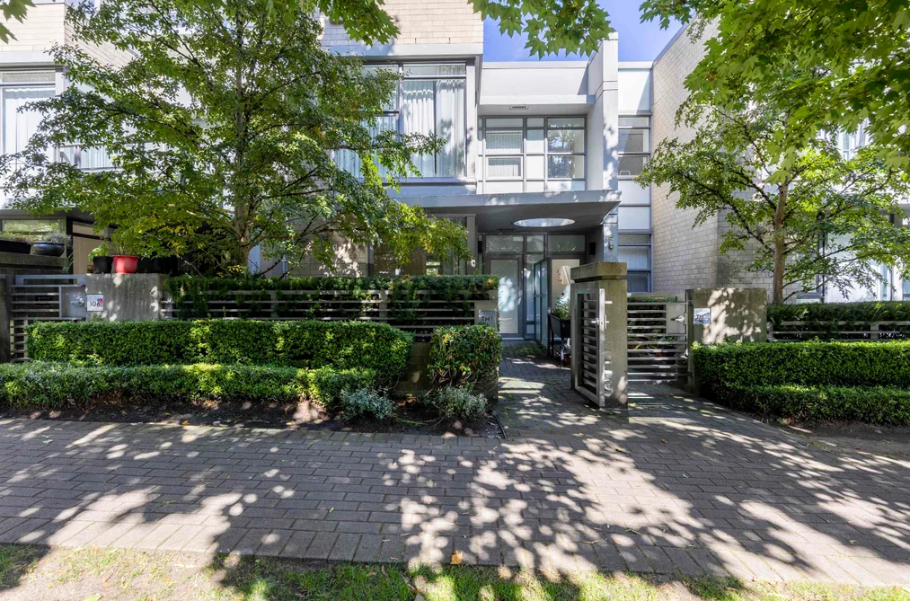 Townhouse for sale at Th1 9188 University Crescent Burnaby British Columbia - MLS: R3167540