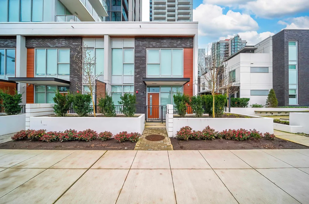Townhouse for sale at Th17 13428 105 Ave Surrey British Columbia - MLS: R3091867