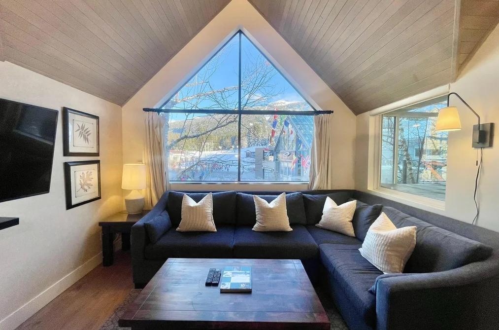 Week 11 902-4293 MOUNTAIN SQUARE, Whistler BC V8E 1B8, Whistler BC — Residential for Sale - Photo 4