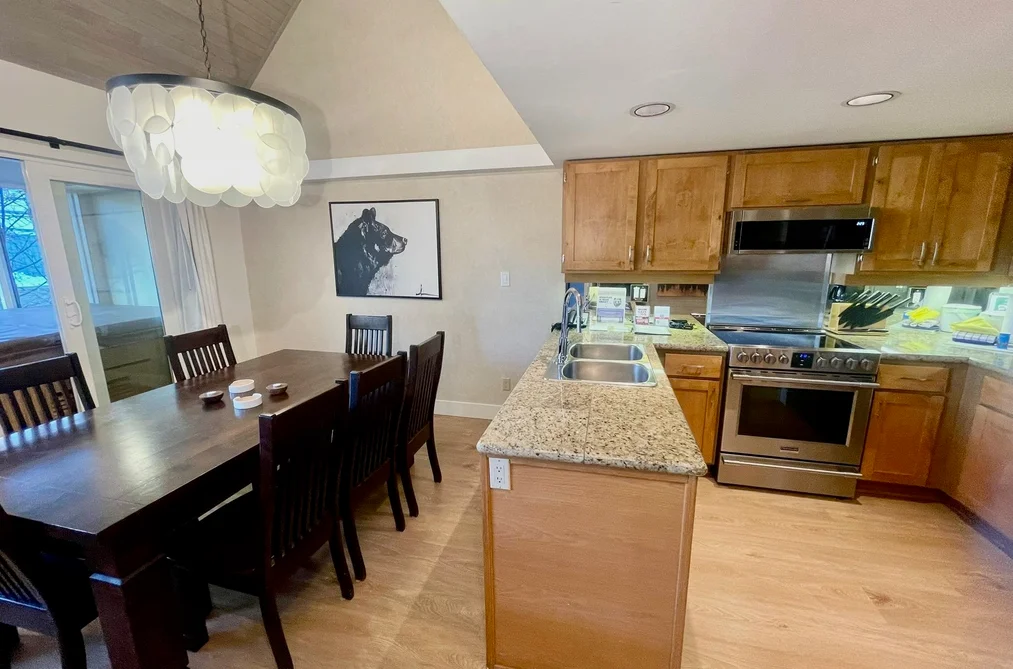 Week 11 902-4293 MOUNTAIN SQUARE, Whistler BC V8E 1B8, Whistler BC — Residential for Sale - Photo 5