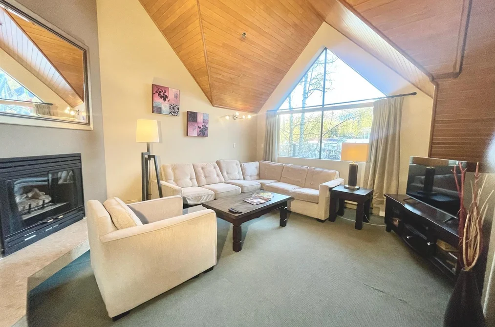 Week 13 906-4293 MOUNTAIN SQUARE, Whistler BC V8E 1B8, Whistler BC — Residential for Sale - Photo 2