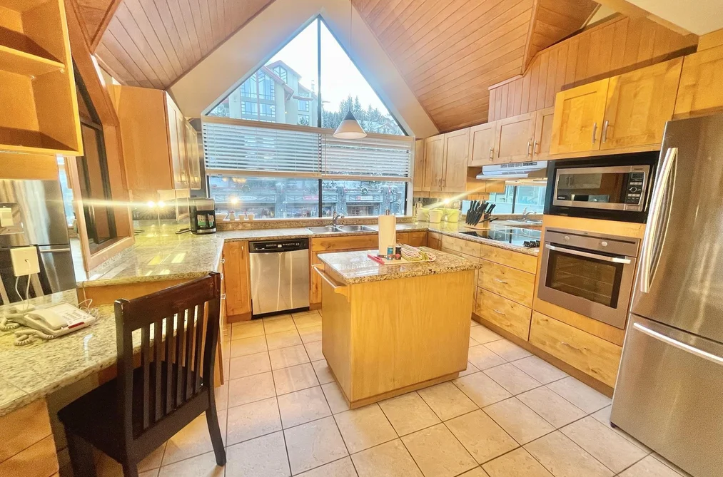 Week 13 906-4293 MOUNTAIN SQUARE, Whistler BC V8E 1B8, Whistler BC — Residential for Sale - Photo 7