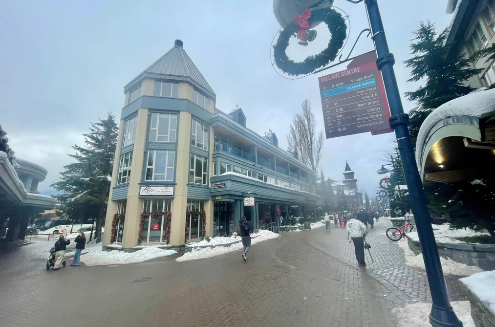 Condo for sale at Week 50 203/303-4321 Village Gate Boulevard Whistler British Columbia - MLS: R3093370
