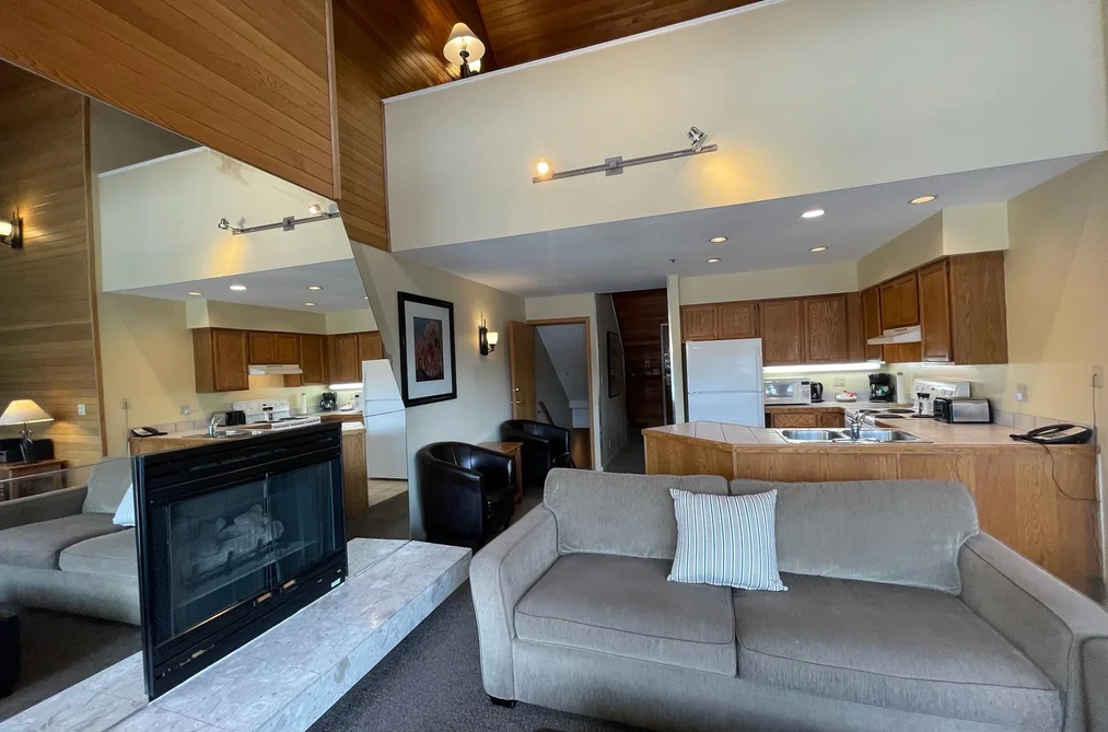 Week 50 203/303-4321 VILLAGE GATE BOULEVARD, Whistler BC V8E 1H3, Whistler BC — Residential for Sale - Photo 4