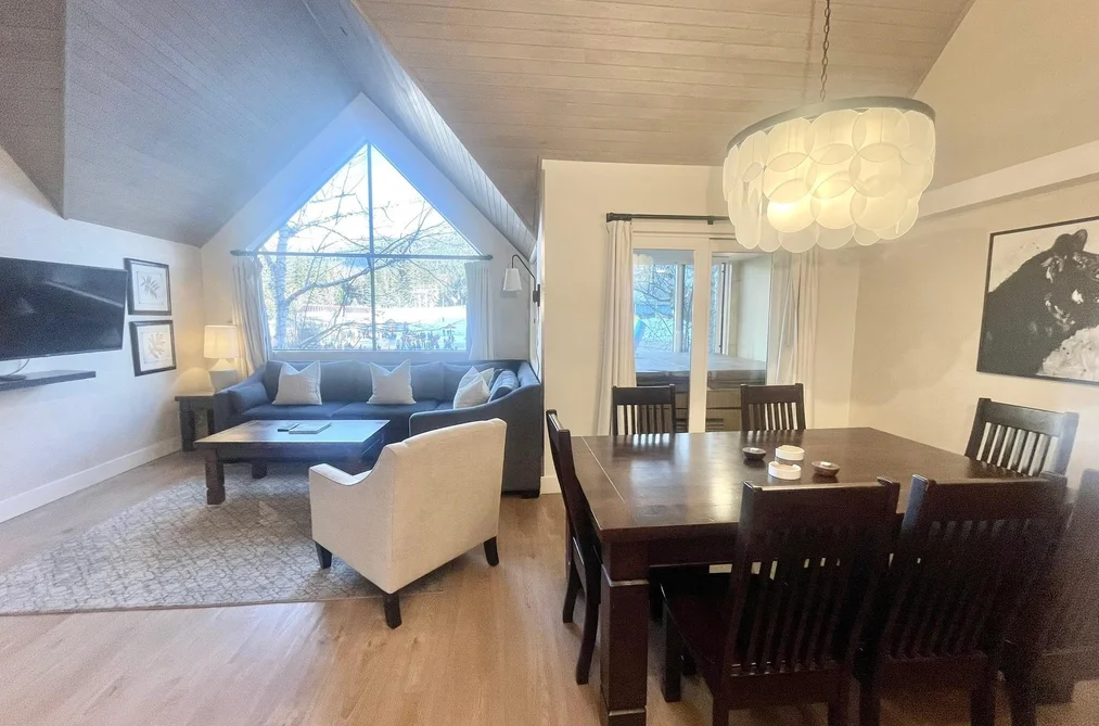Week 9 902-4293 MOUNTAIN SQUARE, Whistler BC V8E 1B8, Whistler BC — Residential for Sale - Photo 4