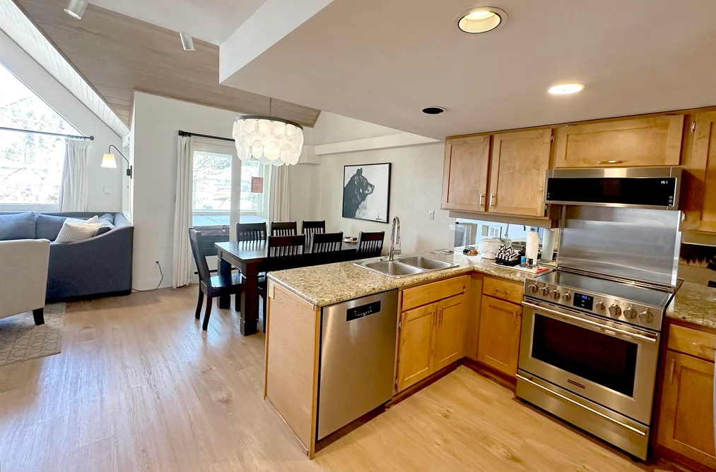 904Wk15 4293 MOUNTAIN SQUARE, Whistler BC V8E 1B8, Whistler BC — Residential for Sale - Photo 7
